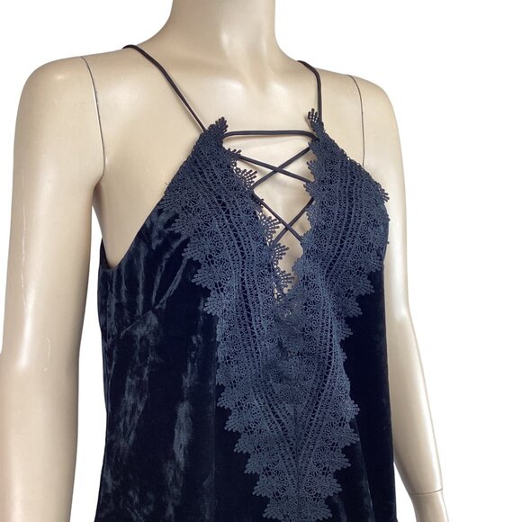 Wayf Top Size Medium Velvet Posie Lace-Up Deep V Cami Black Blouse - Picture 3 of 7